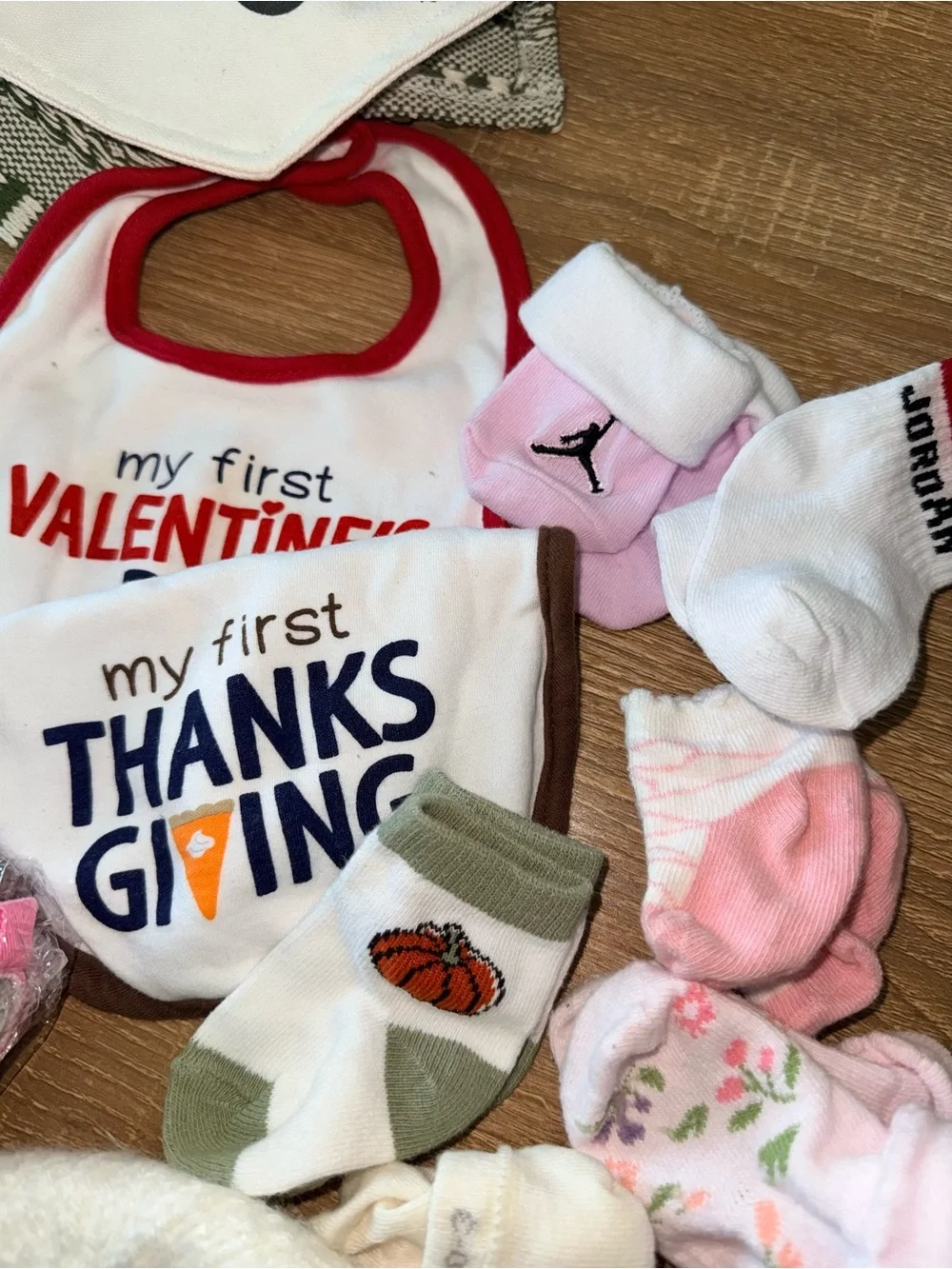 Nike Baby Accessories Set mittens hats socks bibs all newborn girls infant